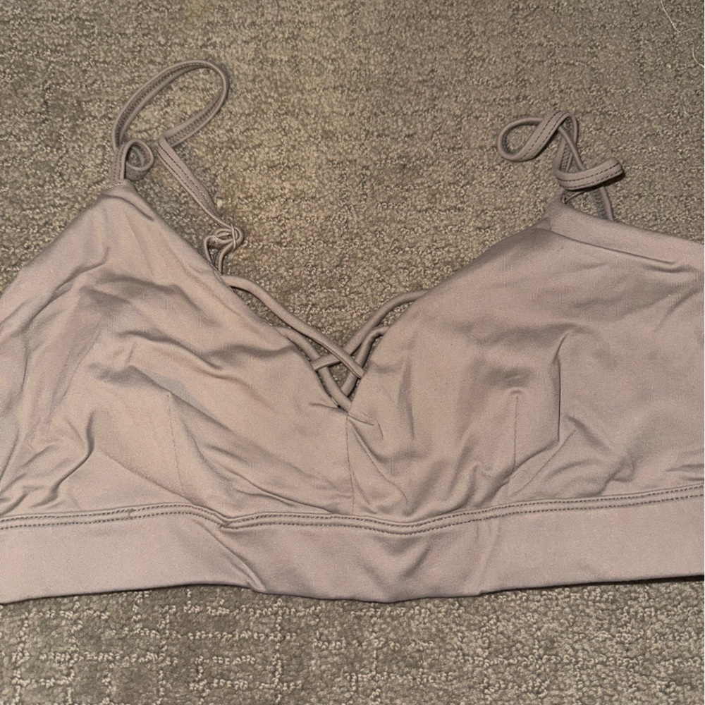 EUC ALo yoga bra sz medium